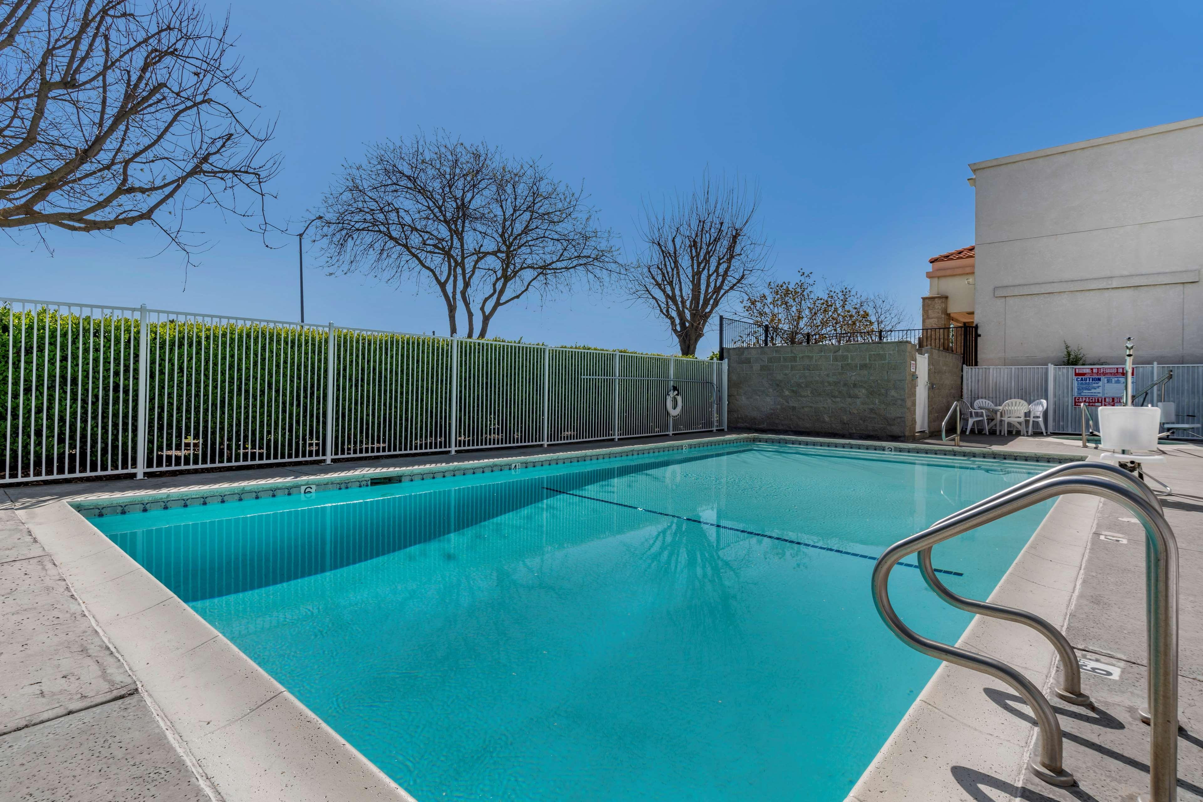 Best Western Luxury Inn Tracy Exteriér fotografie