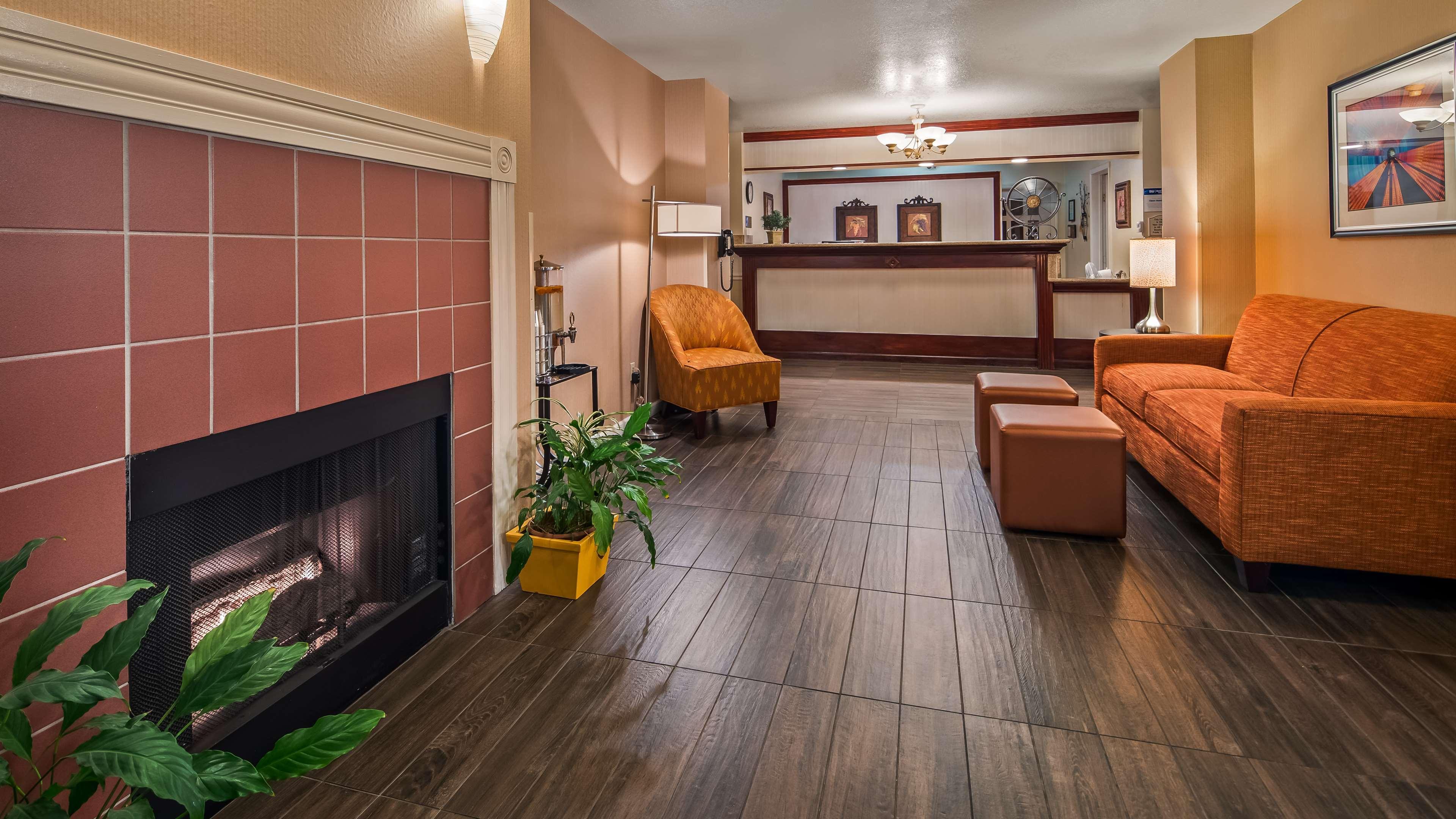 Best Western Luxury Inn Tracy Exteriér fotografie