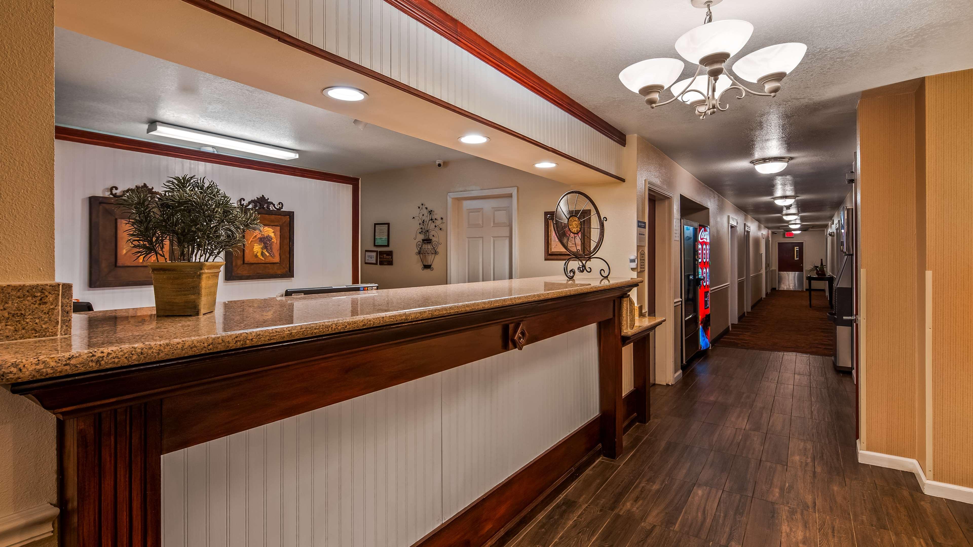 Best Western Luxury Inn Tracy Exteriér fotografie