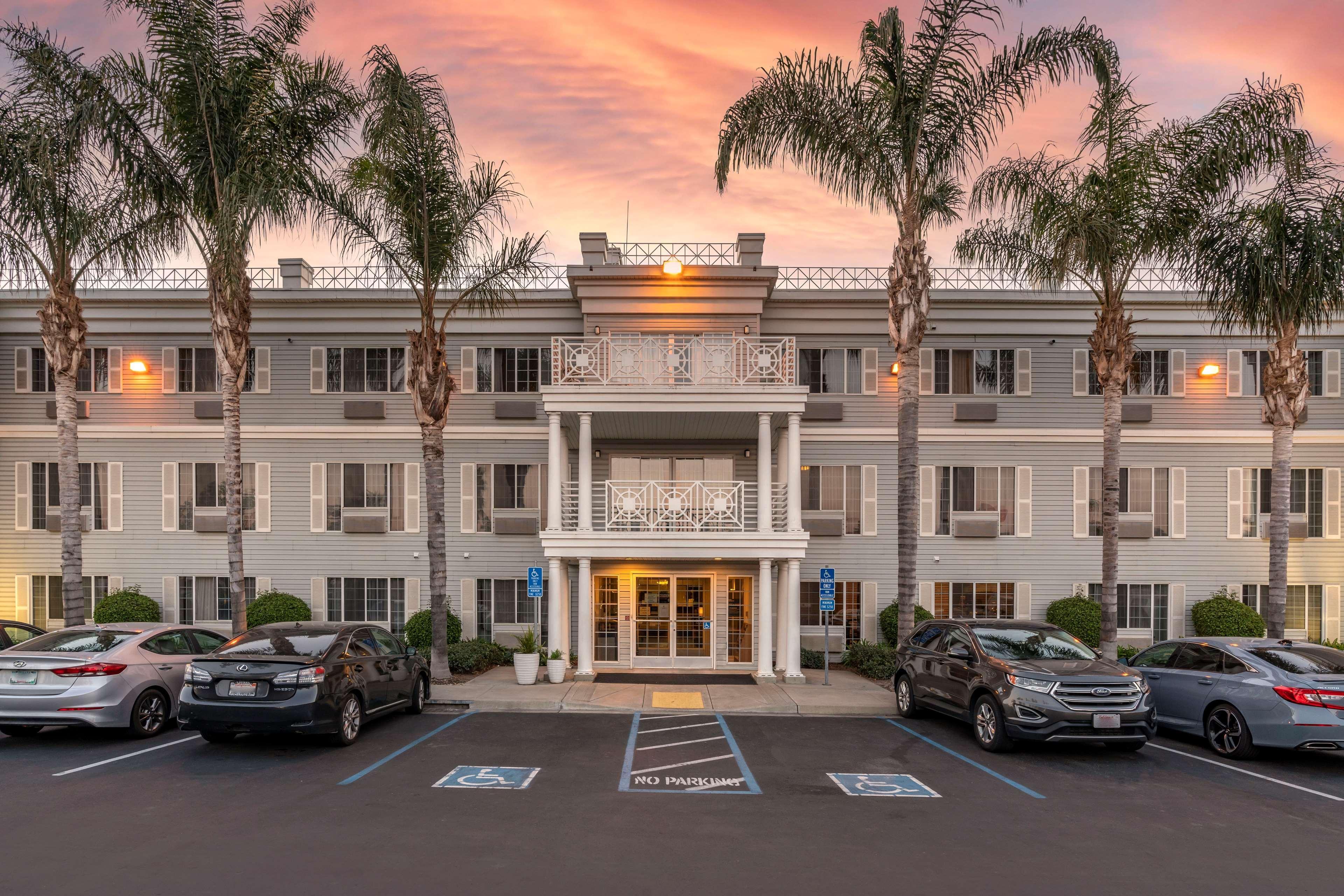 Best Western Luxury Inn Tracy Exteriér fotografie